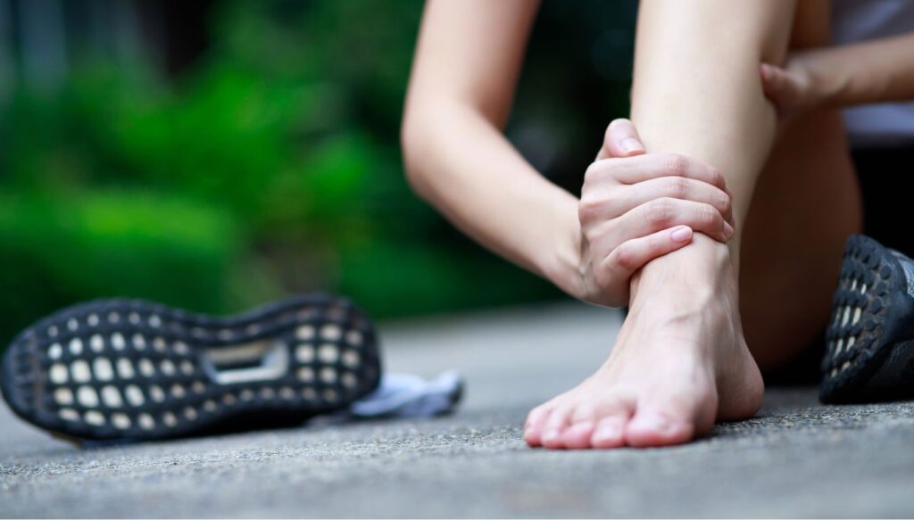 Mulher corredora com dor na canela