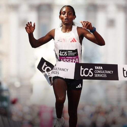 Tigst Assefa vence e quebra recorde mundial na Maratona de Londres 2025 (@londonmarathon)